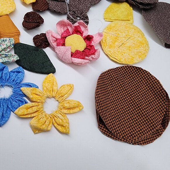 Assorted Quilted Fabric Flower Petals and Shapes For Crafting Quilting Sewing Pr - Picture 6 of 7